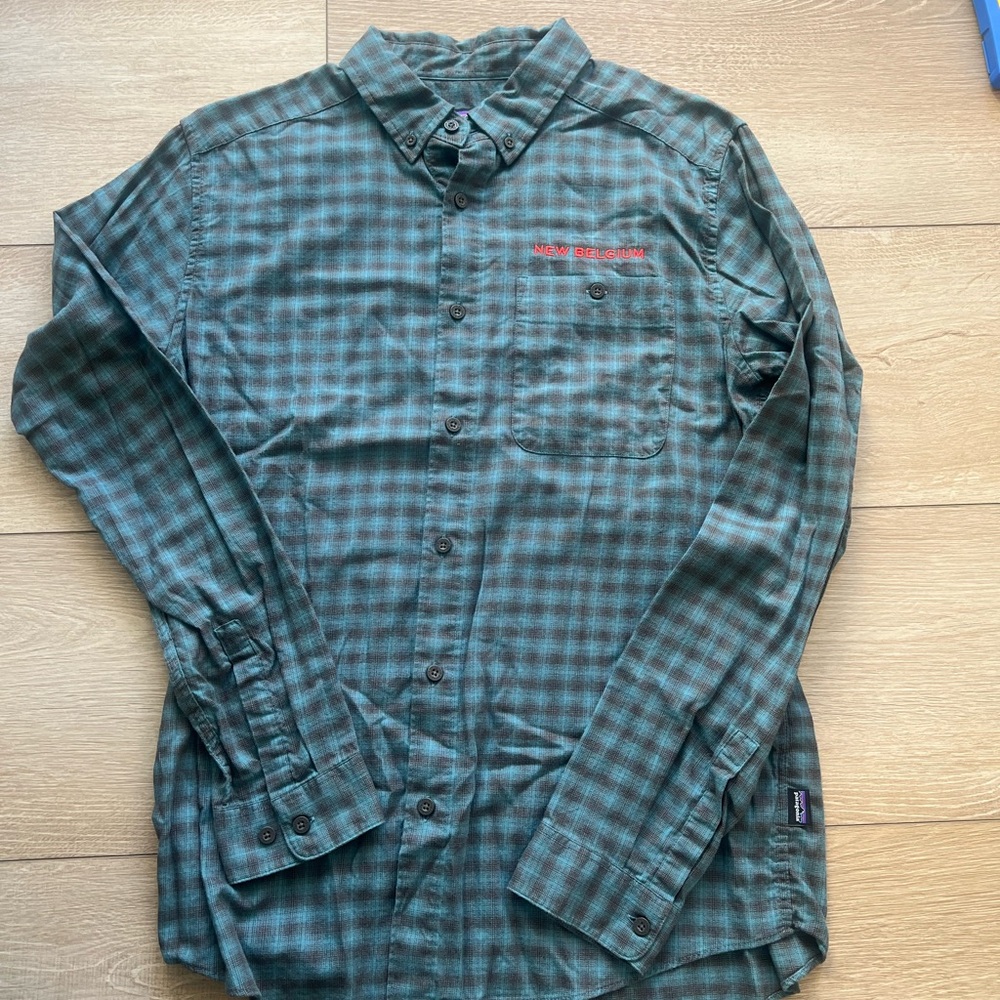 Patagonia men’s turquoise and brown Plaid Shirt size M LIKE-NEW